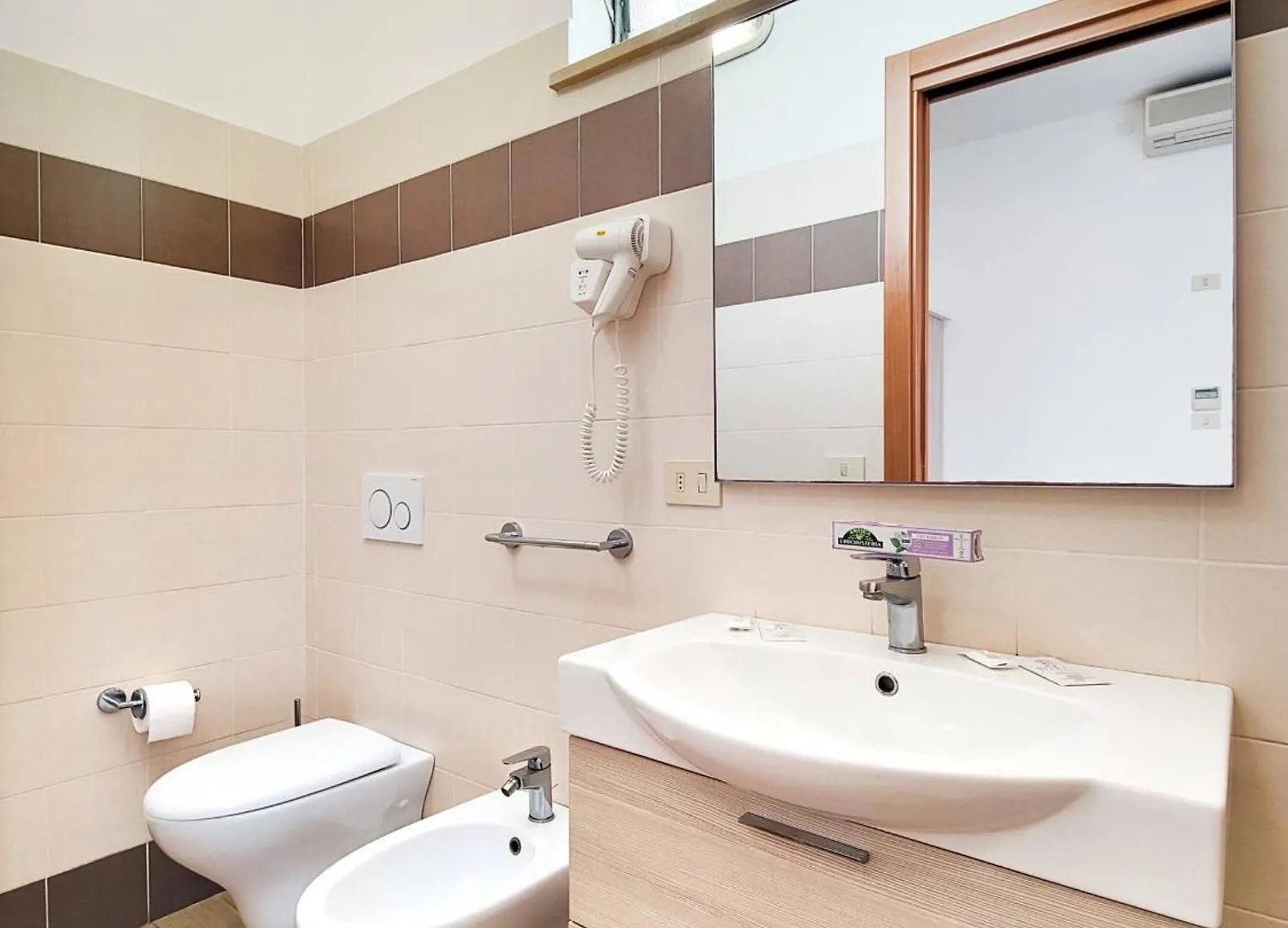 **  Hotel Lea B&B Pensione Completa Rimini Italy