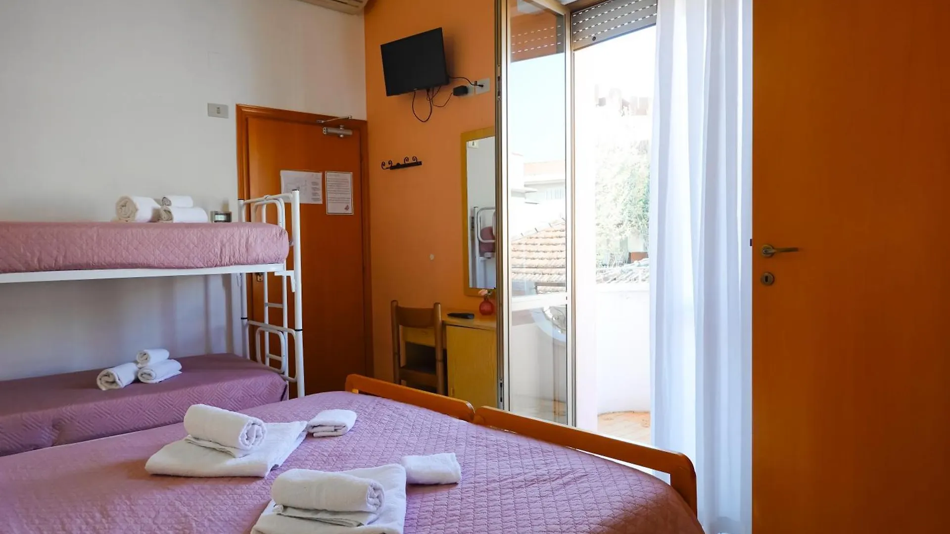 Hotel Lea B&B Pensione Completa Rimini 2*,  Italy