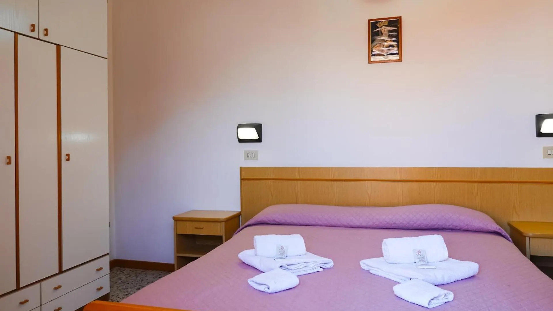 Hotel Lea B&B Pensione Completa Rimini 2*,