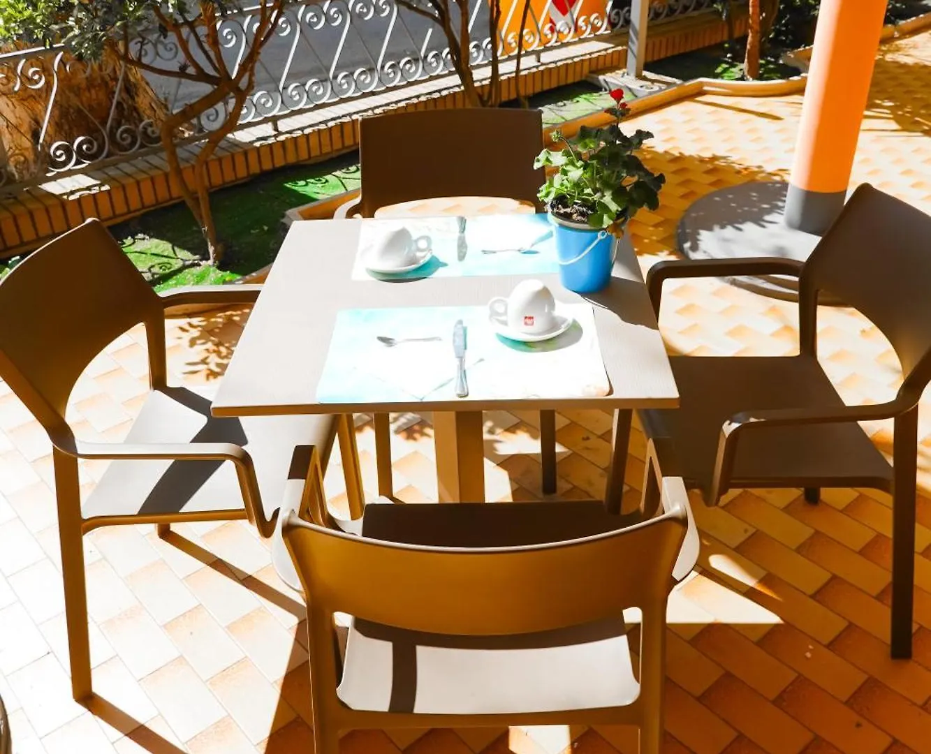Hotel Lea B&B Pensione Completa Rimini 2*,  Italy