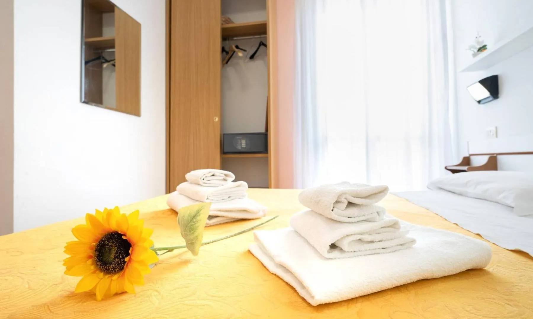 Hotel Lea B&B Pensione Completa Римини