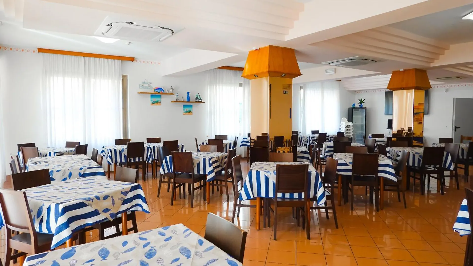 Hotel Lea B&B Pensione Completa Римини